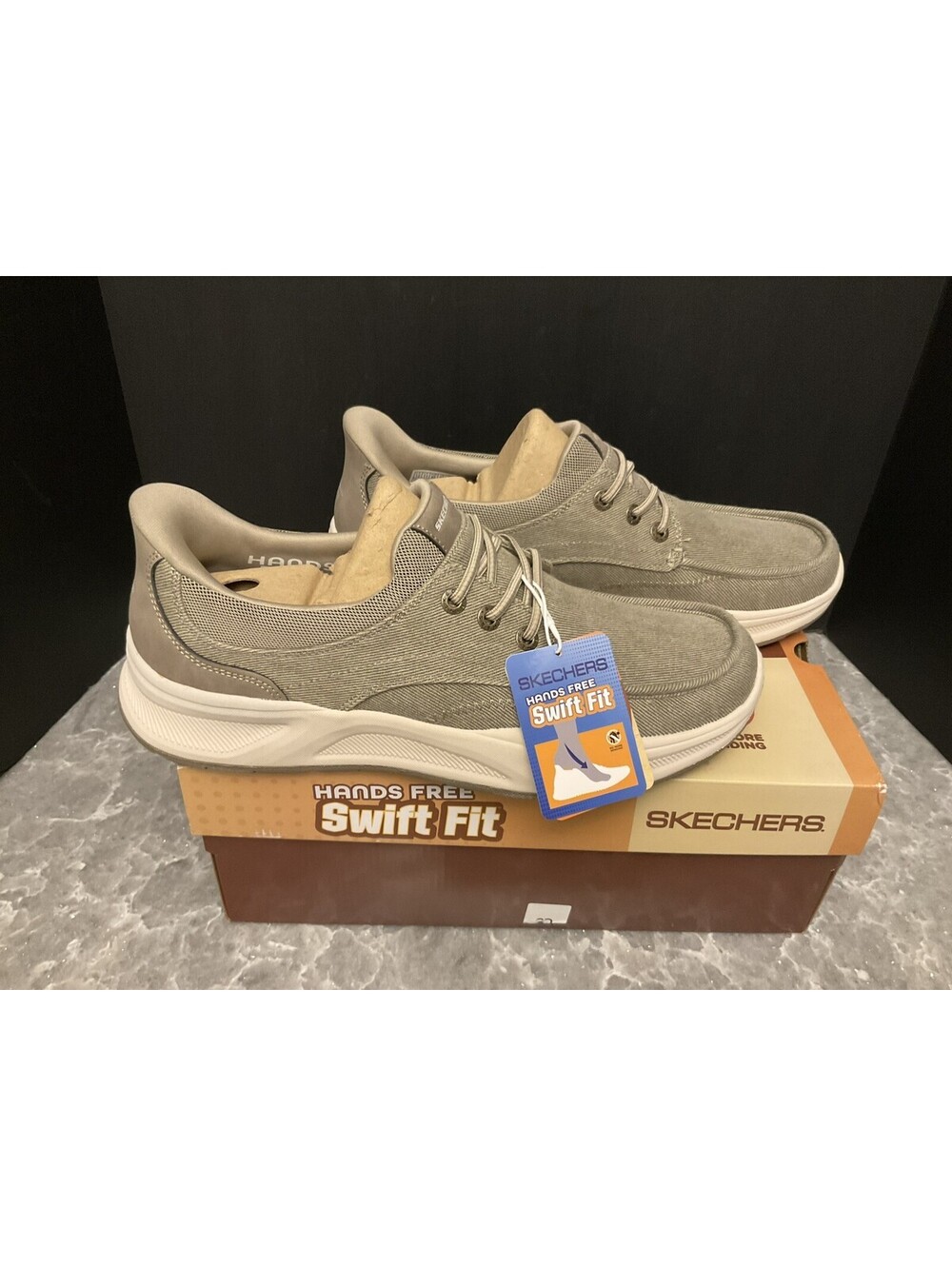 New! Mens Skechers Canvas Swift Fit Hands Free Slip Ins Shoes. Size 12. Nice!